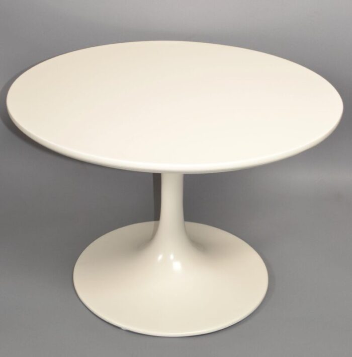 1960s vintage eero saarinen style off white tulip base coffee table attributed to knoll 5077