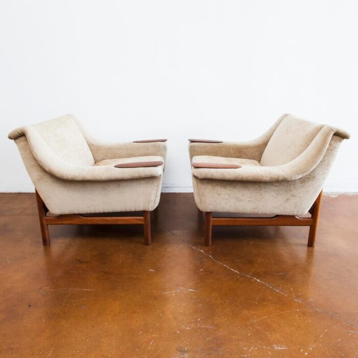 1960s vintage johannes andersen lounge chairs on sculpted teak base set of 2 6288