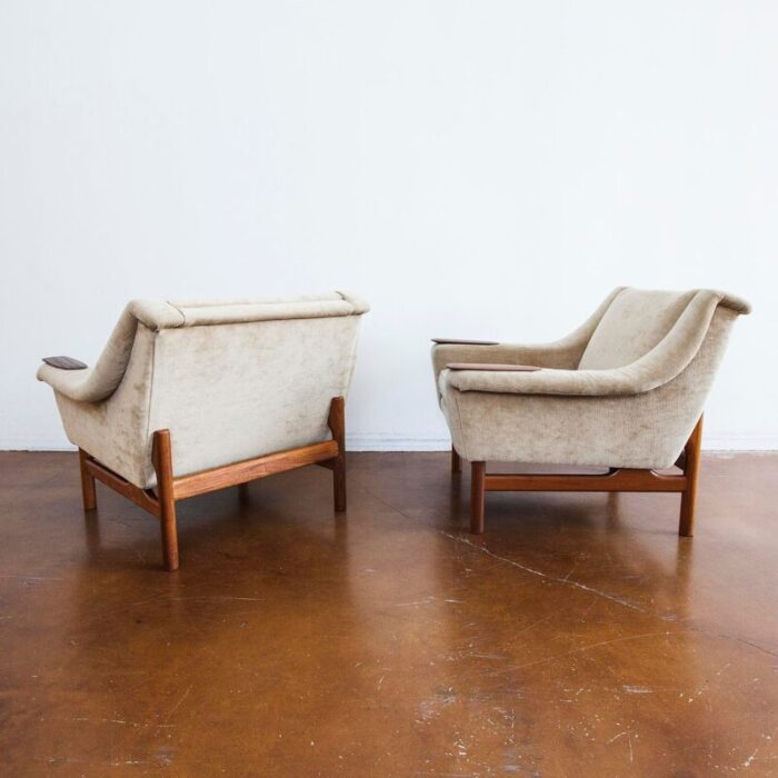 1960s vintage johannes andersen lounge chairs on sculpted teak base set of 2 7339