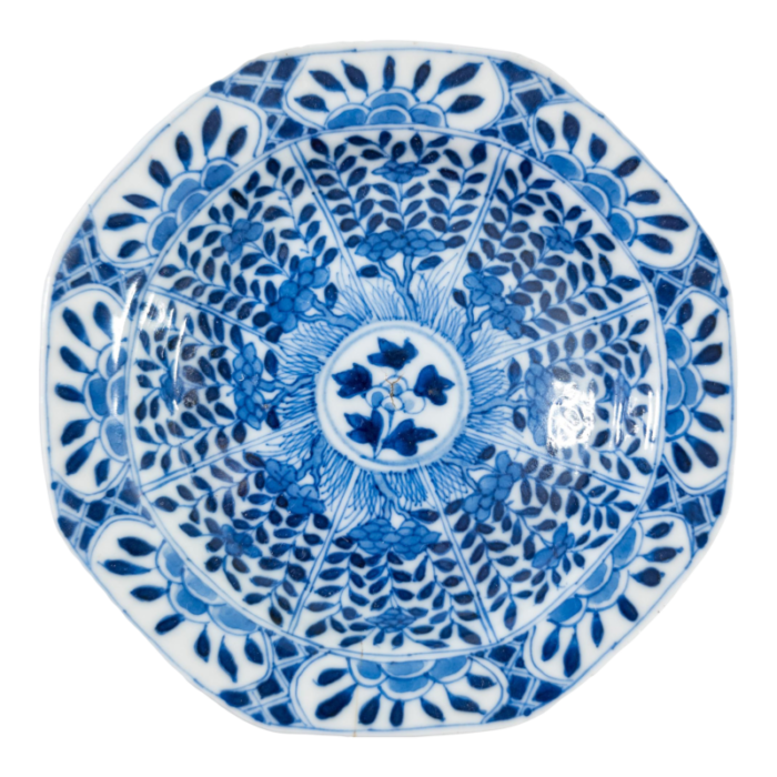 19th century chinese blue and white saucer with floral decoration 8987