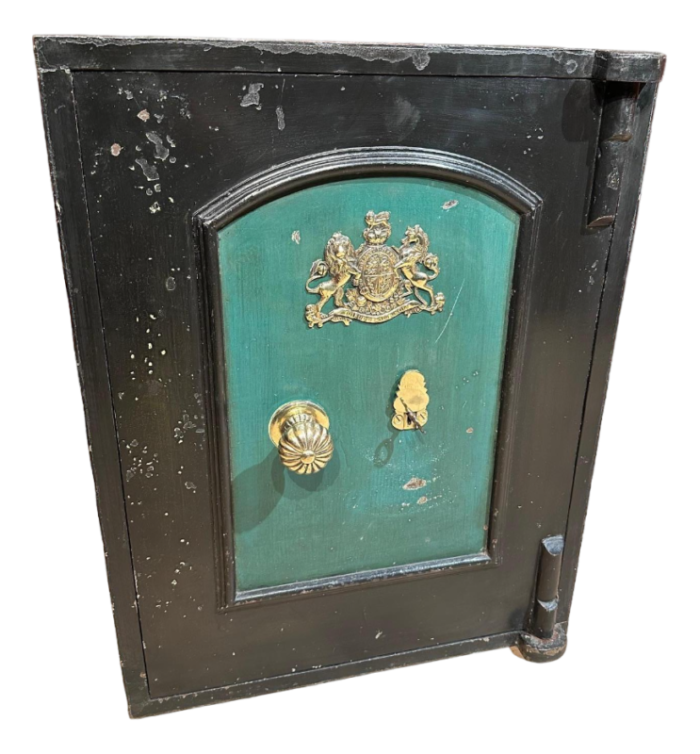 antique safe in iron 7249