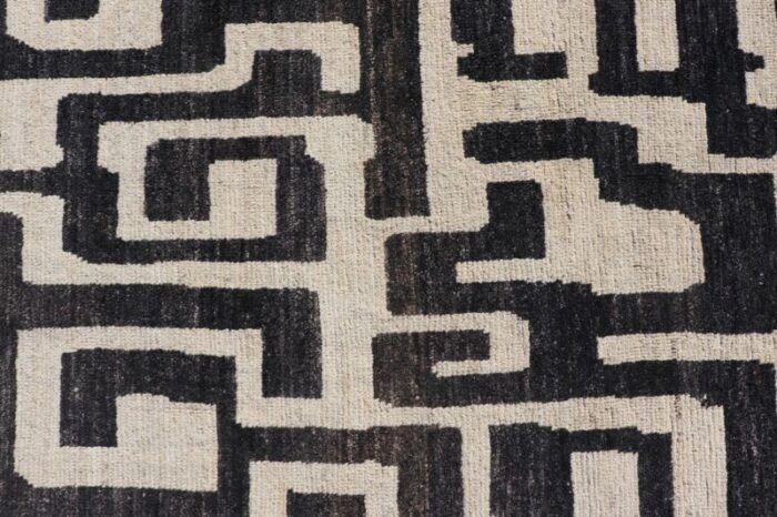 black and ivory abstract modern casual rug by keivan woven arts 83 x 97 0750