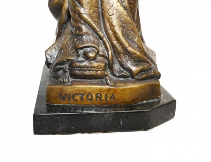 bronze queen victorian statue 4