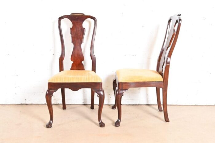 henredon queen anne carved mahogany dining chairs set of eight 4691