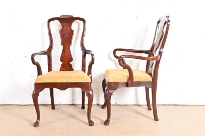 henredon queen anne carved mahogany dining chairs set of eight 9326