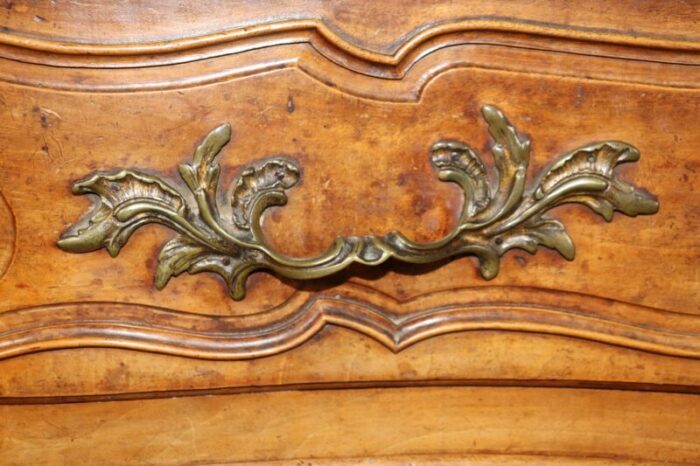 large fine quality 18th century carved walnut french louis xv style commode 5461