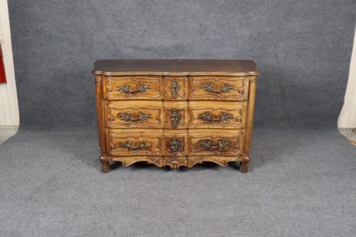 large fine quality 18th century carved walnut french louis xv style commode 8575