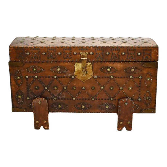 leather trunk with brass detail 0110