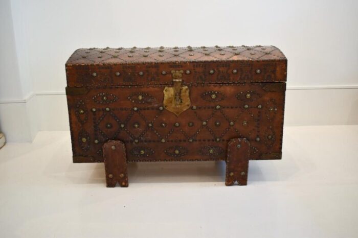 leather trunk with brass detail 4239