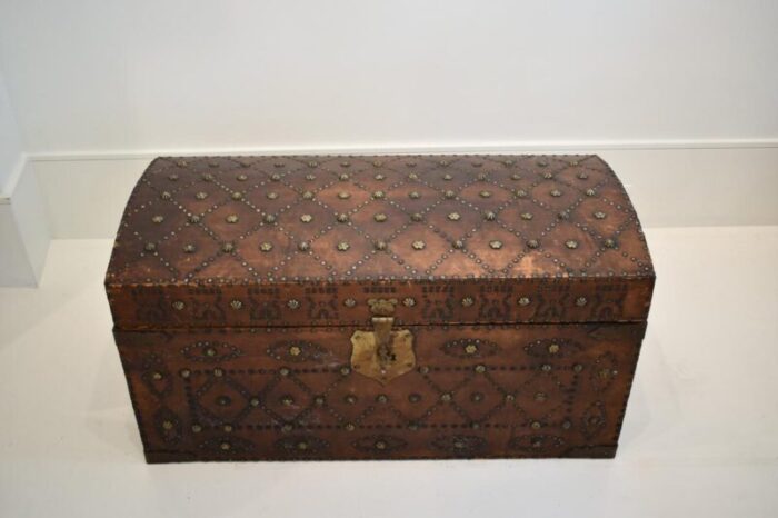 leather trunk with brass detail 5202