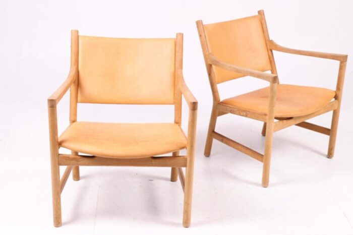 lounge chairs in oak and patinated leather by hans wegner for carl hansen and sn 1960s set of 2 3784