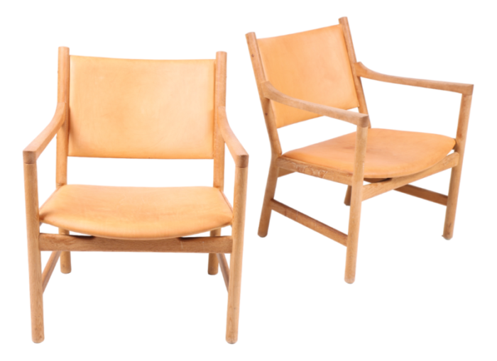 lounge chairs in oak and patinated leather by hans wegner for carl hansen and sn 1960s set of 2 5334