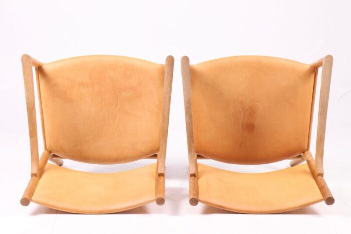 lounge chairs in oak and patinated leather by hans wegner for carl hansen and sn 1960s set of 2 9744