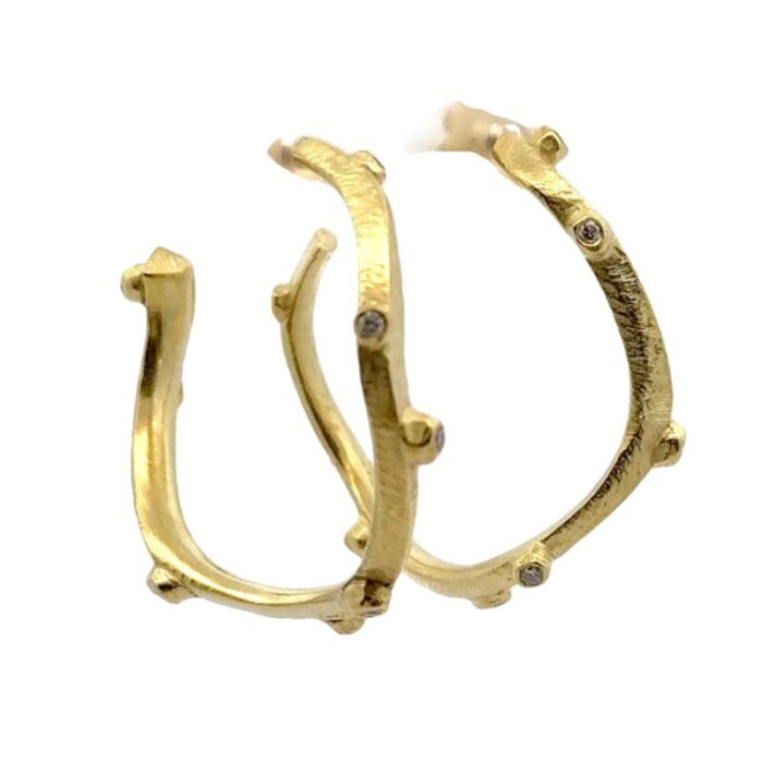 modern diamond 18 karat yellow gold textured hoop earrings 2 pieces 3631