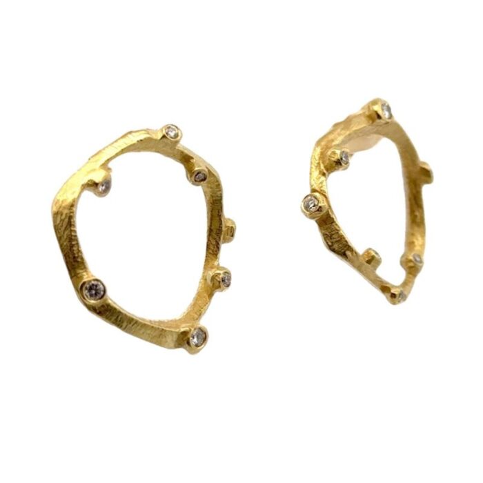 modern diamond 18 karat yellow gold textured open circle earrings 2 pieces 4888