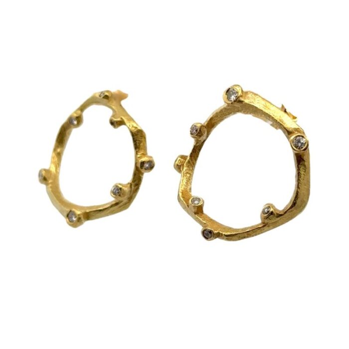 modern diamond 18 karat yellow gold textured open circle earrings 2 pieces 8972