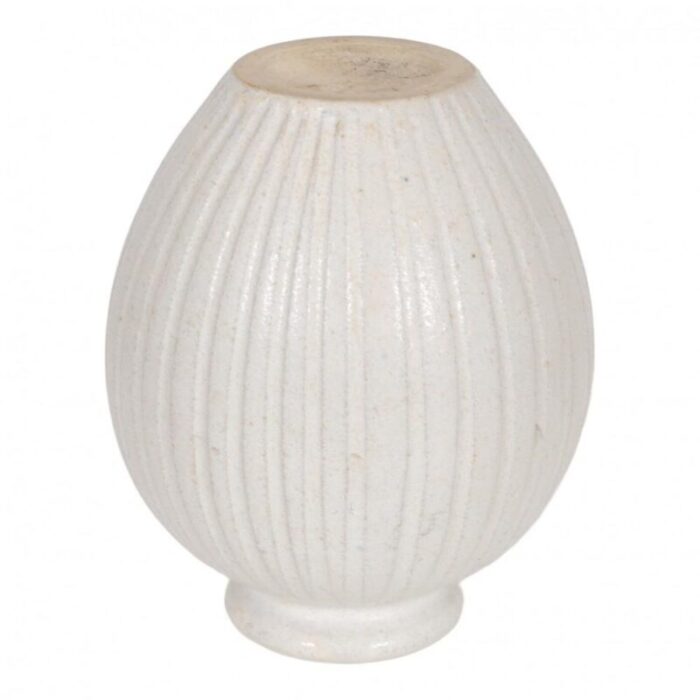 nr 125 stoneware vase with ribbed pattern and beige glaze by arne bang 4