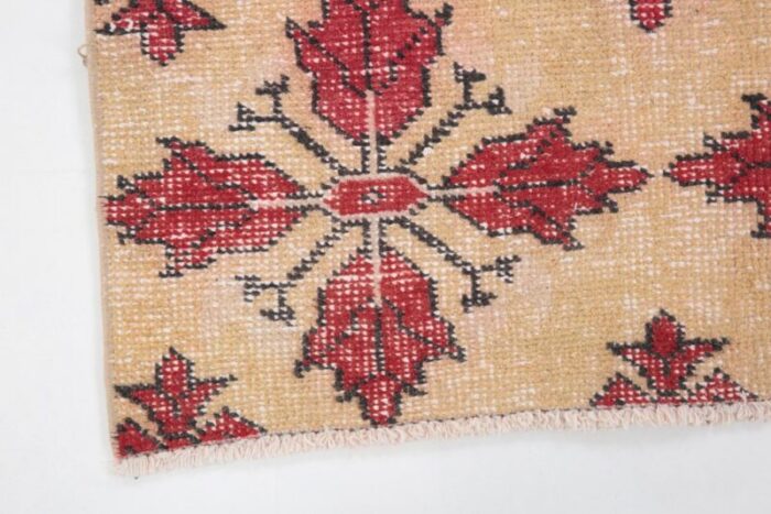 red vintage rug in wool 10