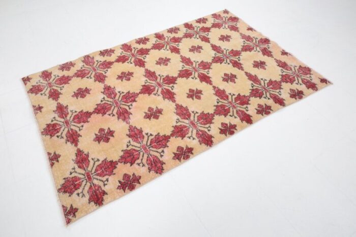 red vintage rug in wool 12