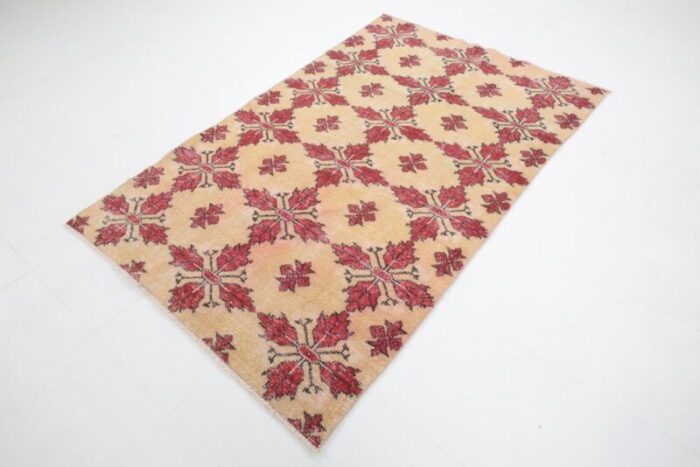 red vintage rug in wool 2