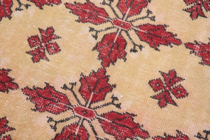 red vintage rug in wool 7