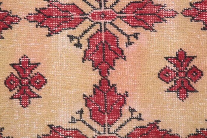 red vintage rug in wool 8