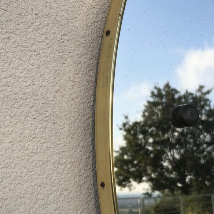 round mirror in brass 3