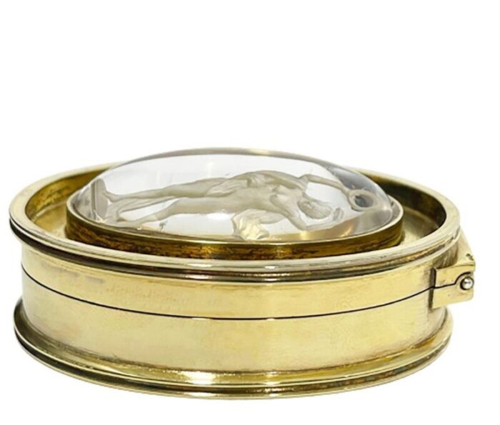 small oval dutch silver gold plated box with a scene of the goddess of victory 1980s 2