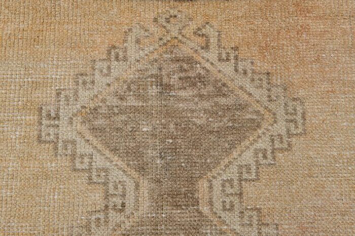 vinatage neutral runner rug 1965 12