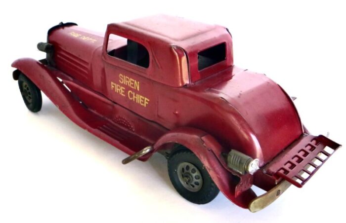 vintage siren fire chief car by the marx toy company new york circa 1930 1758