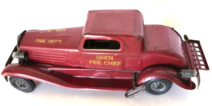 vintage siren fire chief car by the marx toy company new york circa 1930 4227