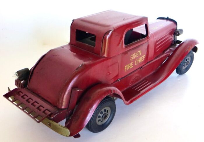 vintage siren fire chief car by the marx toy company new york circa 1930 7147