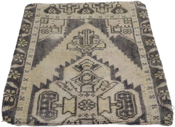 vintage turkish oushak wool rug pillow cover 0106 x 0106 2337