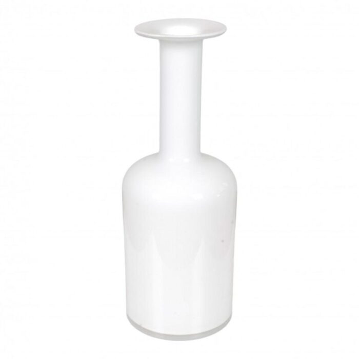 white glass vase from otto brauer holmegaar 1