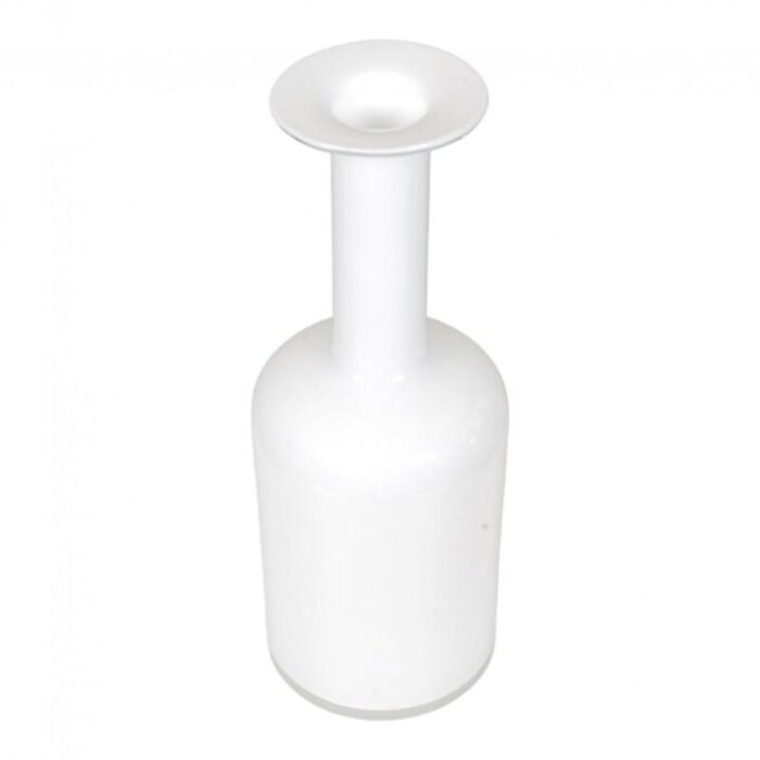 white glass vase from otto brauer holmegaar 2